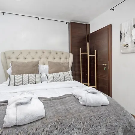 Rotana Garden House With Private Pool - Swiss Μοντρέ